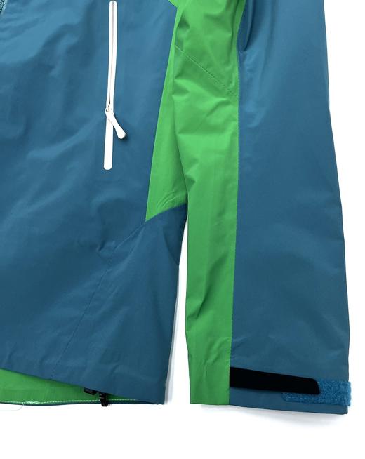 点此购买 始祖鸟春秋季男女款Lightwight硬壳冲锋衣 LL 309397 商品图10