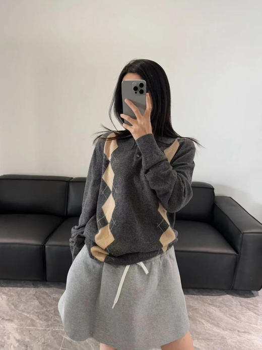 羊毛羊绒针织POLO衫 高品质羊毛羊绒混纺面料 触感柔软丝滑 宽松廓形 Polo领设计 菱格纹收腰显瘦 多种风格适配 商品图8