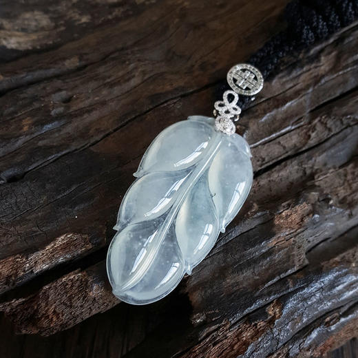 【天然正品】A货翡翠AU750收藏级白金镶钻镶天然冰种叶子（金枝玉叶）翡翠吊坠项链62.3*27.3*6.1MM（皆取最大值）女性现售价：9880！150225AH33 商品图3