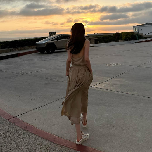 ROMI STUDIO“复古优雅”莫代尔混纺度假风挂脖连衣裙 RWCSLG1492 商品图3