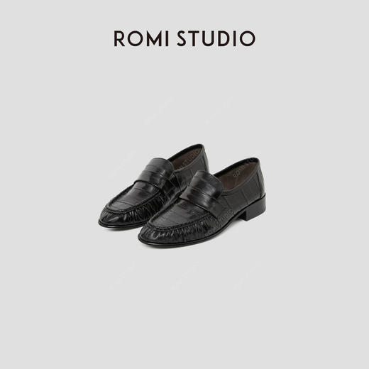 ROMI STUDIO“英伦复古”鳗鱼皮拼羊反绒褶皱软面乐福鞋RW24LP31130 商品图1