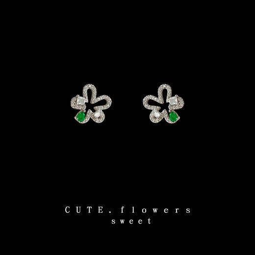 微镶锆石轻奢镂空花朵耳饰 商品图0