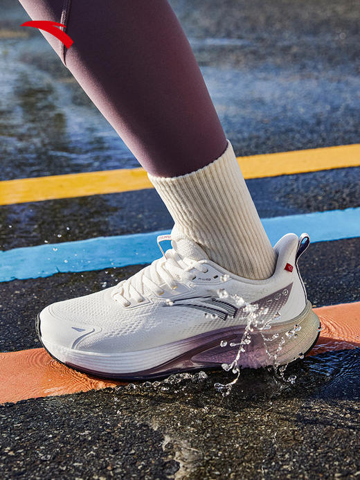 安踏火箭6代丨氮科技防泼水缓震防滑运动休闲女款跑步鞋122445581【库存有限，如无货将做退款，介意慎拍！】 商品图2