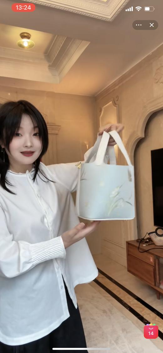 介面限量！DU家定制——江南织造非遗真丝宋锦新中式国风包包 清雅兰花奢华贵气、古意新作 国内鼎JI奢品牌工厂代工 拼接纳帕牛皮细腻光泽 传递中国传统非遗国风美（介面挚爱粉&花花品质生活粉丝专享） 商品图4