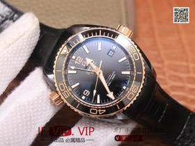 VS新品：深海-Deepsea King全黑陶瓷海洋宇宙600米，防划痕、不怕旧！天然橡胶包胶小牛皮表带，内层天然橡胶保证了佩戴的舒适耐用性，男士腕表，皮表带，自动机械机芯，透底。