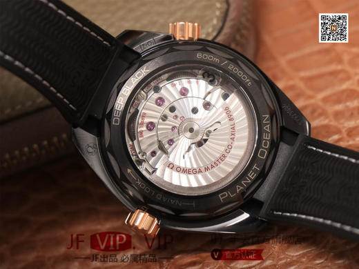 VS新品：深海-Deepsea King全黑陶瓷海洋宇宙600米，防划痕、不怕旧！天然橡胶包胶小牛皮表带，内层天然橡胶保证了佩戴的舒适耐用性，男士腕表，皮表带，自动机械机芯，透底。 商品图9