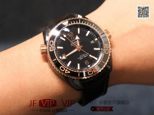 VS新品：深海-Deepsea King全黑陶瓷海洋宇宙600米，防划痕、不怕旧！天然橡胶包胶小牛皮表带，内层天然橡胶保证了佩戴的舒适耐用性，男士腕表，皮表带，自动机械机芯，透底。 商品图13