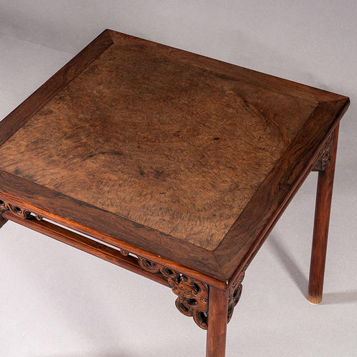 清 黄花梨镶瘿木透雕螭龙纹方桌 商品图4