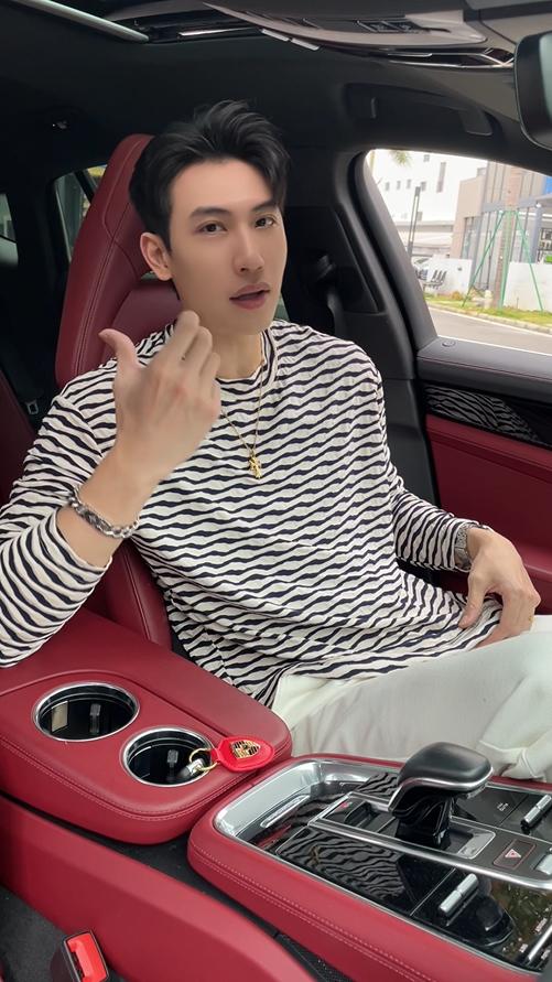 T2204早春新款时尚个性韩系水波纹圆领长袖T恤百搭休闲套头潮流上衣 商品图0