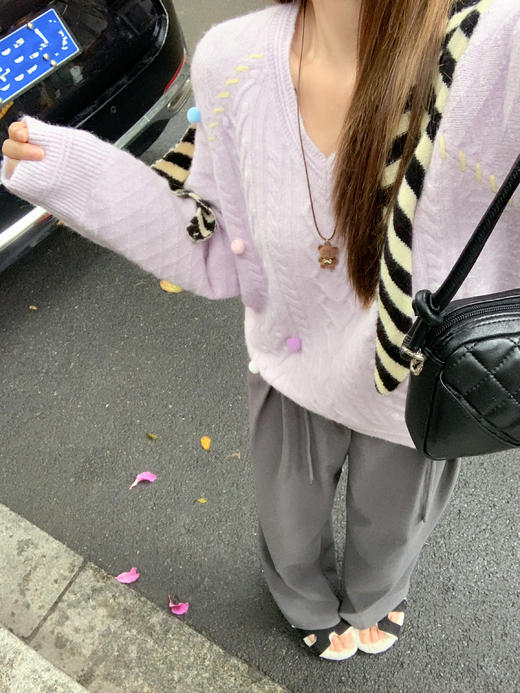 <曾小咸推荐>新品现货秒杀！卖完下架不再补 ！微信粉丝打折价！！紫色V领彩色球球毛衣 日常199.99/件 立减110 秒杀89.99/件！！ 商品图8