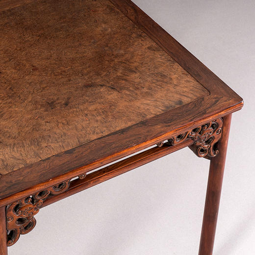 清 黄花梨镶瘿木透雕螭龙纹方桌 商品图3