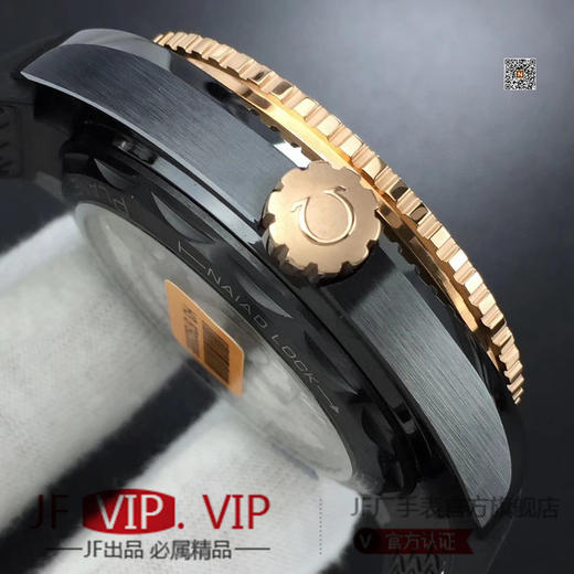 VS新品：深海-Deepsea King全黑陶瓷海洋宇宙600米，防划痕、不怕旧！天然橡胶包胶小牛皮表带，内层天然橡胶保证了佩戴的舒适耐用性，男士腕表，皮表带，自动机械机芯，透底。 商品图12