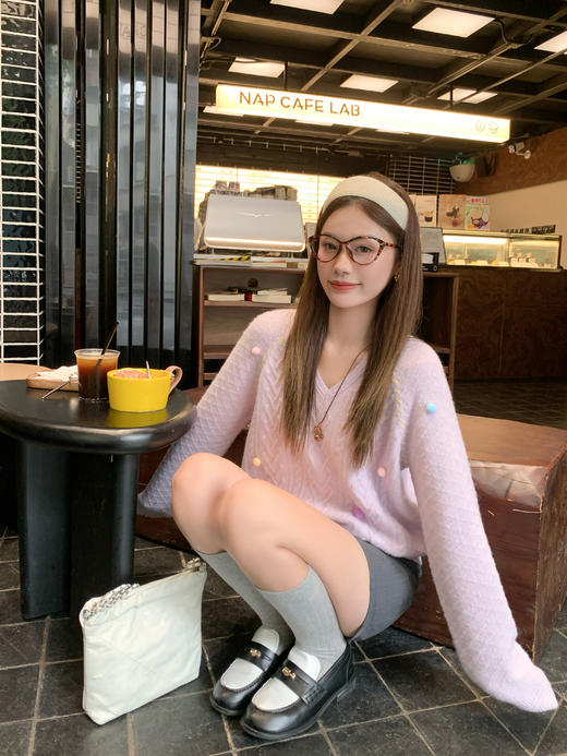 <曾小咸推荐>新品现货秒杀！卖完下架不再补 ！微信粉丝打折价！！紫色V领彩色球球毛衣 日常199.99/件 立减110 秒杀89.99/件！！ 商品图10