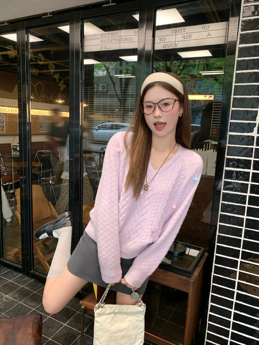 <曾小咸推荐>新品现货秒杀！卖完下架不再补 ！微信粉丝打折价！！紫色V领彩色球球毛衣 日常199.99/件 立减110 秒杀89.99/件！！ 商品图5