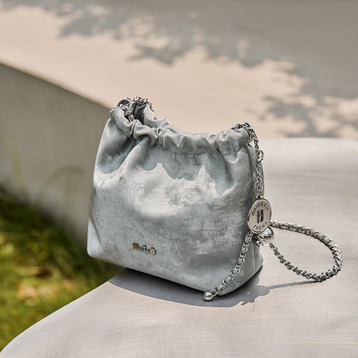 丁摩 银色包包女式新款秋冬斜挎包女链条水桶包单肩真皮女包5ZF-0117 商品图2