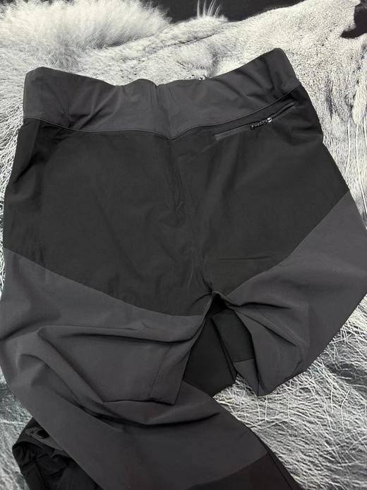 25年新款猛犸象Courmayeur户外软壳裤子防风徒步登山裤

尺码 M L XL XXL 商品图6