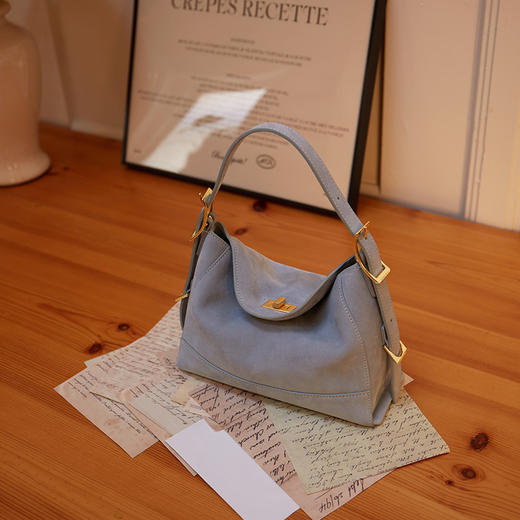 【品牌直发】APEDE MOD 小号软牛皮方锁粽子包流浪包（肩带可拆卸调节） 商品图1