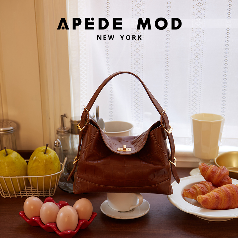 【品牌直发】APEDE MOD 小号软牛皮方锁粽子包流浪包（肩带可拆卸调节）