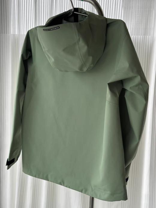 点此购买 迪桑特春秋季男女款户外硬壳全压胶连帽冲锋衣 ly 309533 商品图4