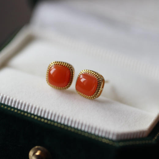 2025新款天然川料冰底樱桃红方形耳钉s925银蛋面樱桃红耳钉南红耳饰！ 商品图4