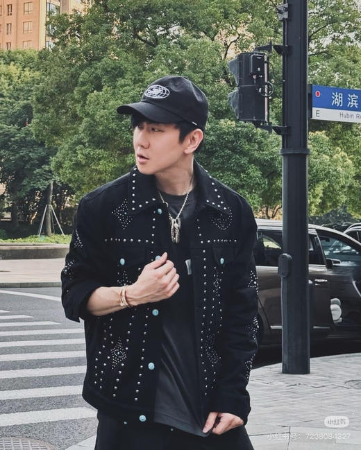 新品 1V 2024新款 绿松石刺绣牛仔夹克 商品图8