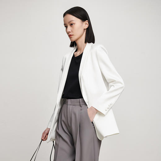 IN AND ON 轻轻奢缎面一粒扣西装  21456 商品图3