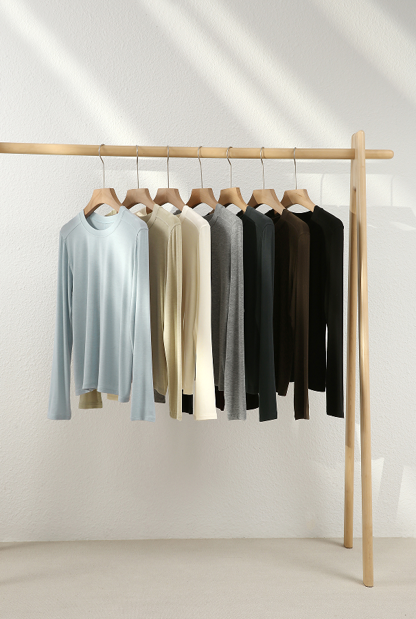 8色醋酸羊毛兰精天丝魔法T，全进口成分‼️  ✅美国伊士曼NAIA ™醋酸+澳大利亚羊毛+奥地利进口兰精天丝❗️  ✅后背缝线设计，显瘦 ✅3D立体剪裁 进口大王线加持，奢华工艺