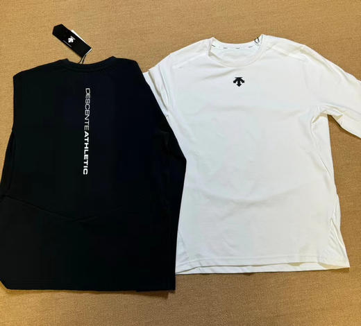 正品迪桑特DESCENTE TRAINING系列 简约舒适圆领长袖T恤 男款
M-3XL两色可以选 商品图4