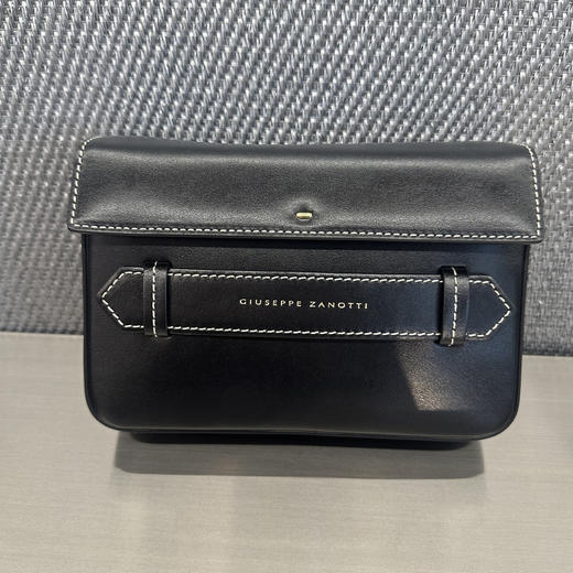 Giuseppe Zanotti 女士字母徽标单肩包 黑色 IB40007001 商品图0