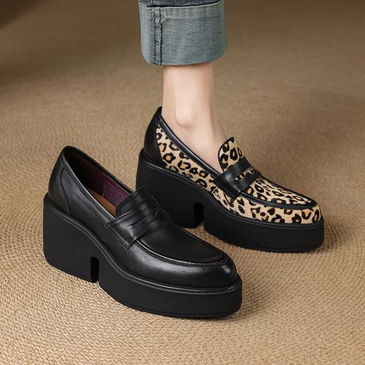 【预售5天】豹纹真皮厚底高跟乐福鞋女新款坡跟一脚蹬尖头深口防水台单鞋MWLR&W9923 商品图0