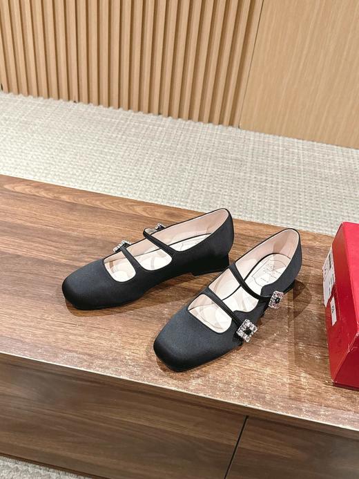 RV罗杰维维亚新款钻扣玛丽珍粗跟单鞋（HC） 商品图2