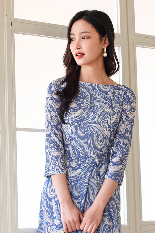 逸红颜明月优选 # 清爽佩利斯连衣裙【问月】极简一字领，搭配腰间珍珠系带，温润细腻 商品图11