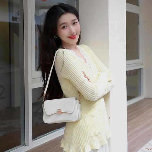 两三事 穿越时光 2025春季新款休闲蕾丝背心坑条针织开衫女两件套 商品图3