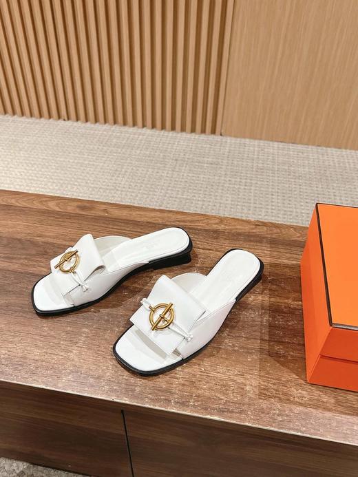 爱马仕𝐇𝐞𝐫𝐦𝐞𝐬𝟮𝟬𝟮𝟱/𝐬𝐬爱马仕新扣平底/高跟5.5cm粗跟拖鞋（HC） 商品图7