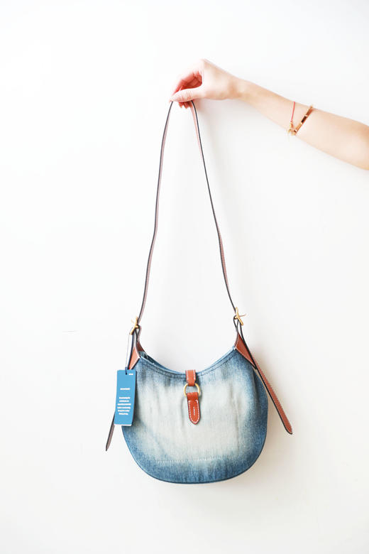 好看到治愈一切，女神丹宁包包。牛皮拼接黄铜拉链腋下包C021788 商品图7