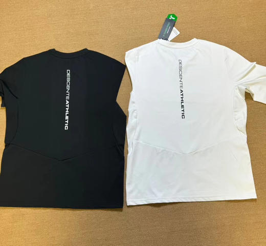正品迪桑特DESCENTE TRAINING系列 简约舒适圆领长袖T恤 男款
M-3XL两色可以选 商品图3
