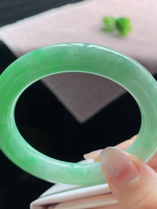 55圆条翡翠手镯 商品图3