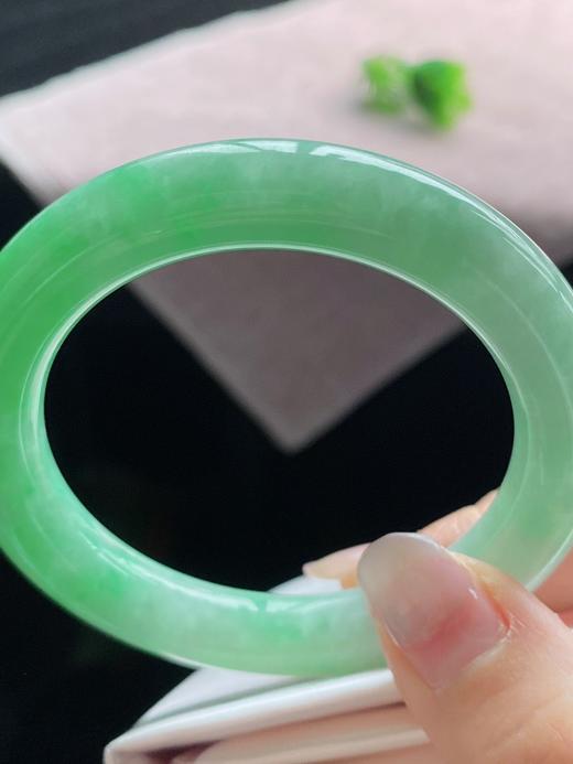 55圆条翡翠手镯 商品图4