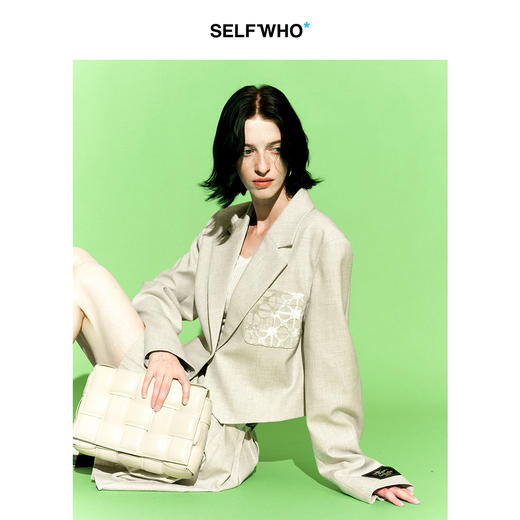 SELFWHO经典戗驳领西装外套女2025春新款通勤宽松小个子短款西服 商品图3