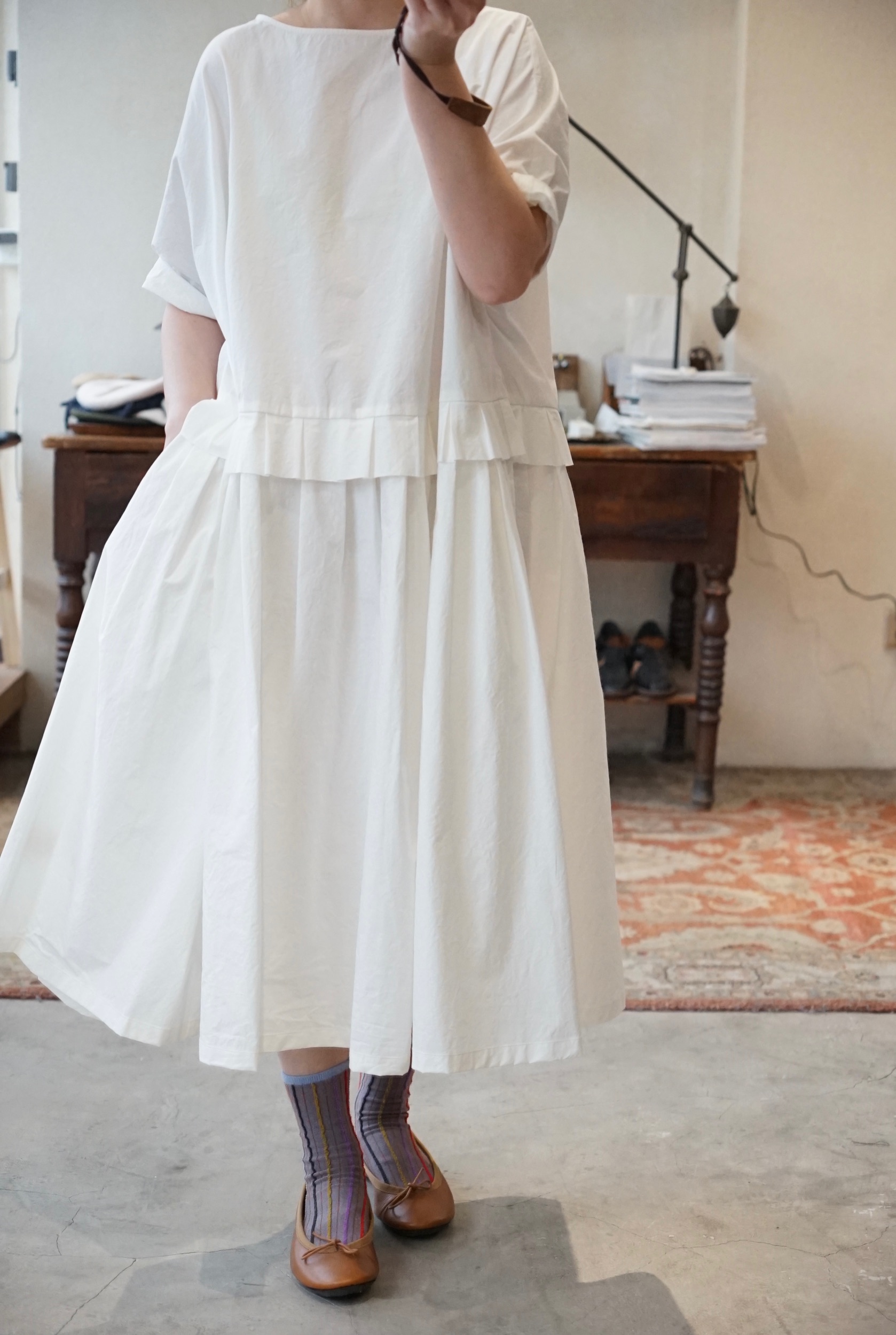 (7折) apuntob 褶边装饰腰线宽松版型连衣裙