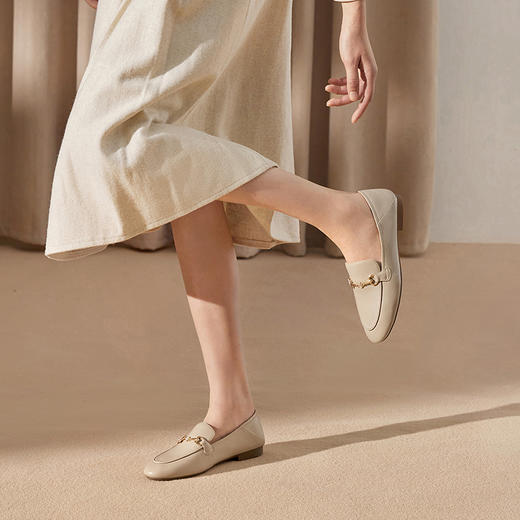 千百度经典羊皮低跟乐福鞋女通勤正装豆豆鞋两穿单鞋A25102516 商品图2