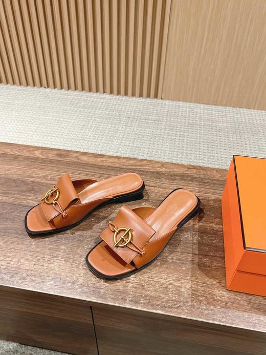 爱马仕𝐇𝐞𝐫𝐦𝐞𝐬𝟮𝟬𝟮𝟱/𝐬𝐬爱马仕新扣平底/高跟5.5cm粗跟拖鞋（HC） 商品图5