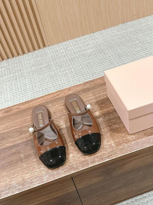 缪缪2025早春系列玛丽珍包头半拖多巴胺搭配（HC） 商品图6