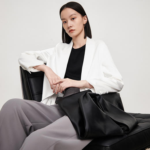 IN AND ON 轻轻奢缎面一粒扣西装  21456 商品图1