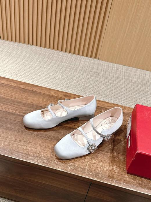 RV罗杰维维亚新款钻扣玛丽珍粗跟单鞋（HC） 商品图1