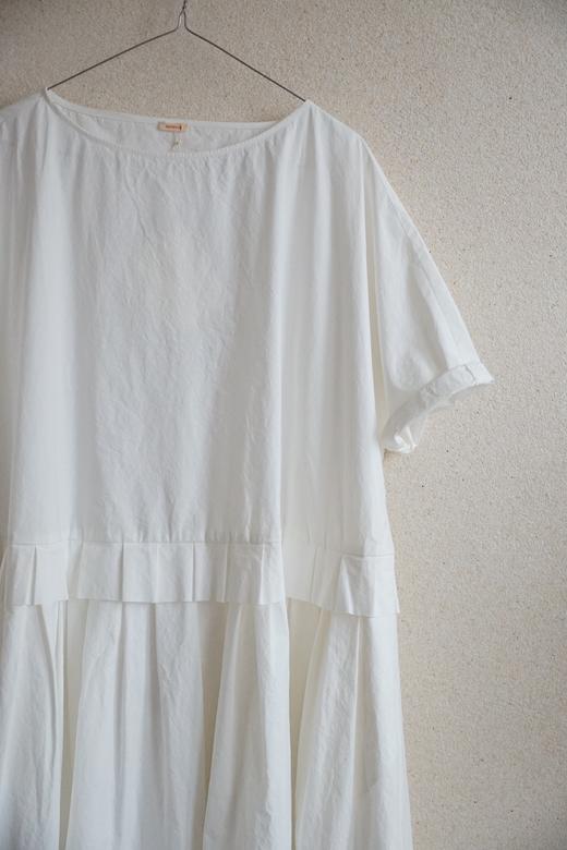 (7折) apuntob 褶边装饰腰线宽松版型连衣裙 商品图9