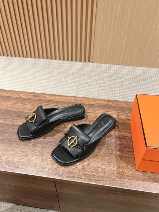 爱马仕𝐇𝐞𝐫𝐦𝐞𝐬𝟮𝟬𝟮𝟱/𝐬𝐬爱马仕新扣平底/高跟5.5cm粗跟拖鞋（HC） 商品图6