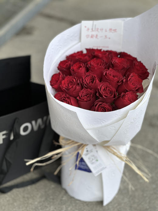 手打花束19支高原红圆形花束 商品图0