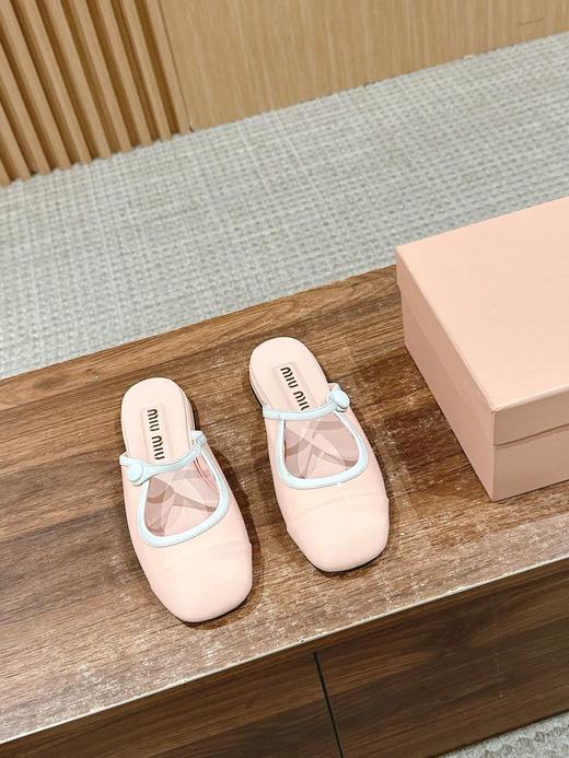 缪缪2025早春系列玛丽珍包头半拖多巴胺搭配（HC） 商品图10