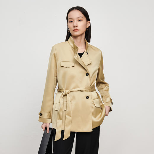 IN AND ON 缎面质感立领系带外套21428 商品图1